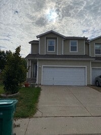 Building Photo - 3 bedroom 2 bathroom duplex in Englewood