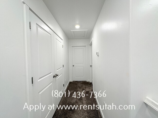 Building Photo - Lovely Santaquin Home