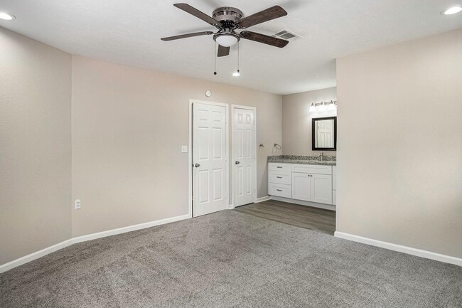 Building Photo - 1702 Athens Dr