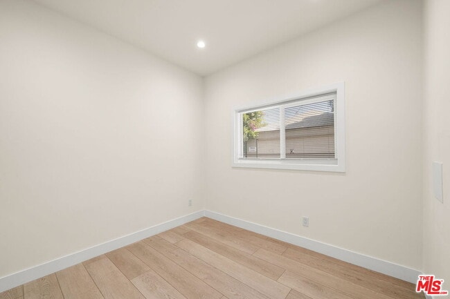 Building Photo - 212 S Reeves Dr