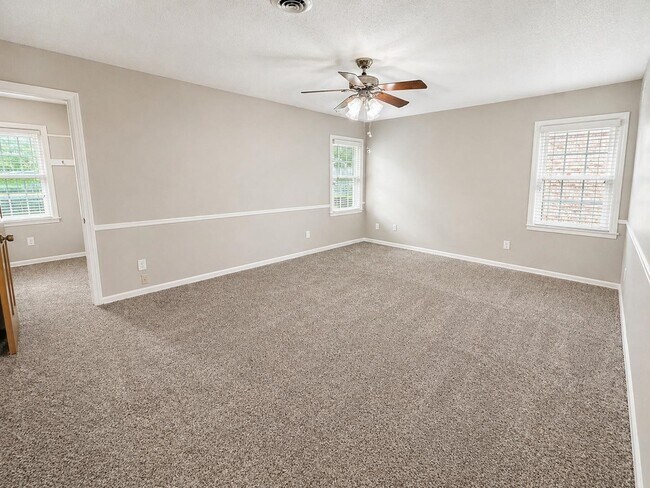 Building Photo - 2148 Riverdale Rd