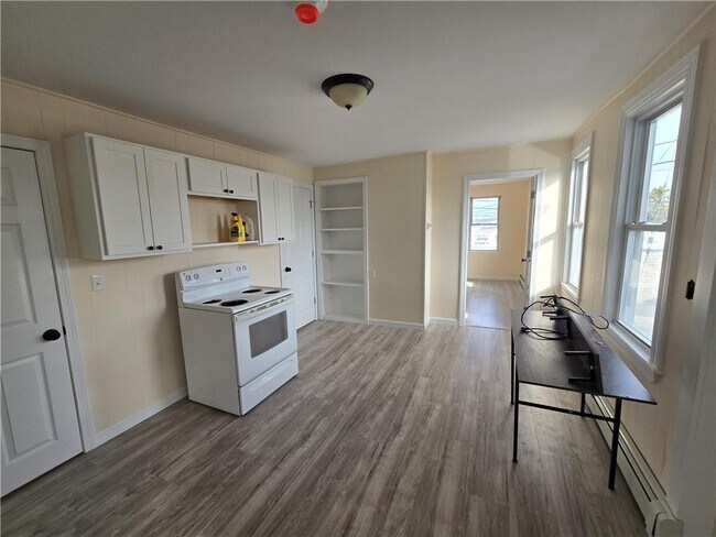 Building Photo - 193 Child St