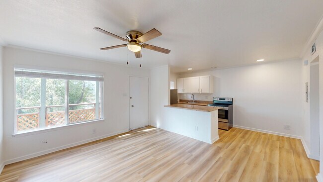 Building Photo - 7 Merrydale Rd