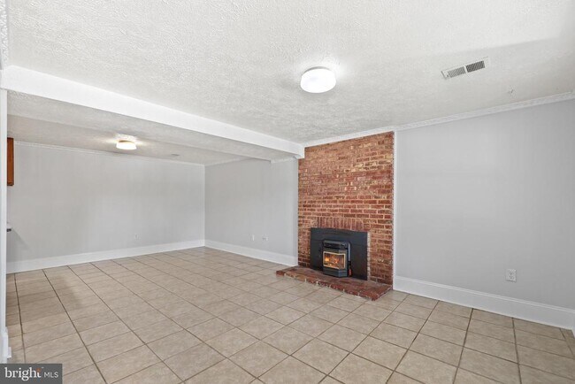 Building Photo - 13724 Lynhurst Dr