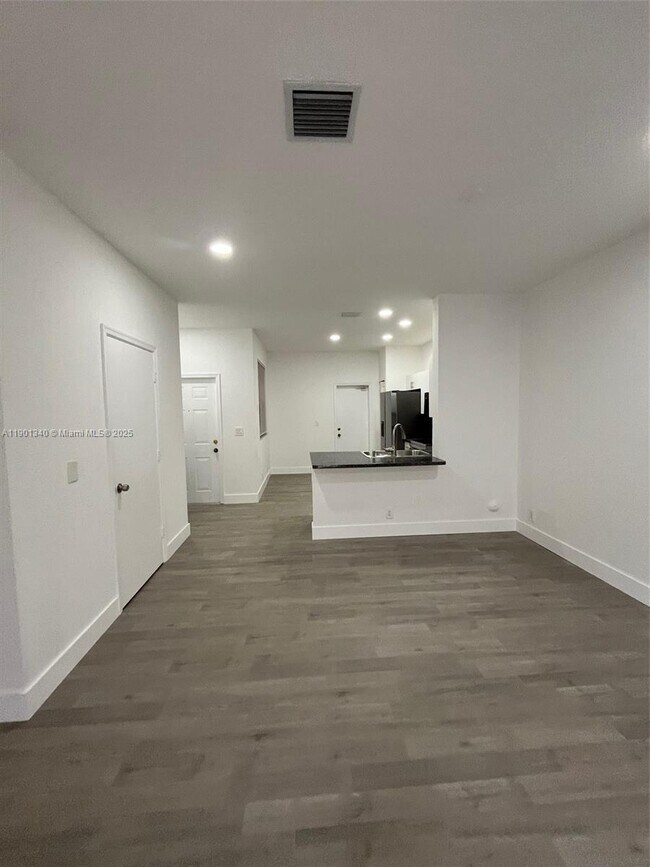 Building Photo - 2216 Ensenada Terrace