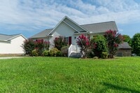 Building Photo - Beautiful one-level 3-Bedroom 2-Bath Ranch...