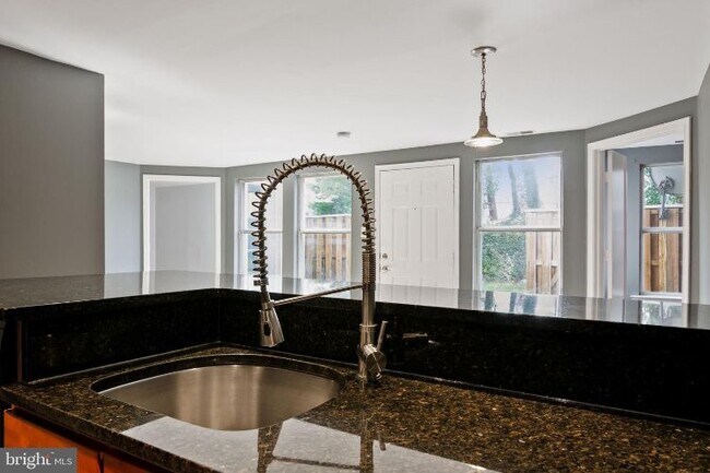 Building Photo - 4463 Pembrook Village Dr