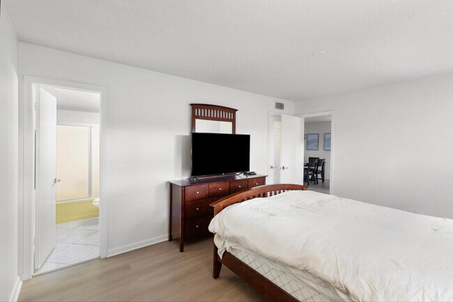 Building Photo - 20 Abbey Ln