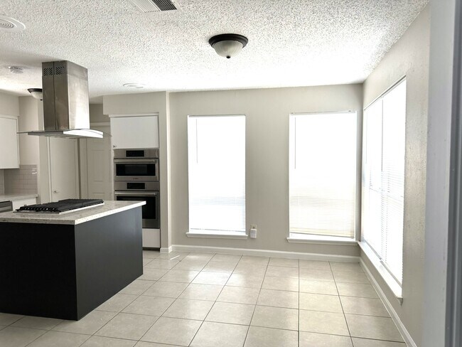 Building Photo - 4234 Willow Beach Dr