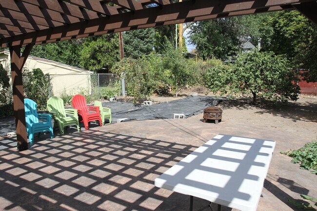 Building Photo - Beautiful Large Home in the Avenues