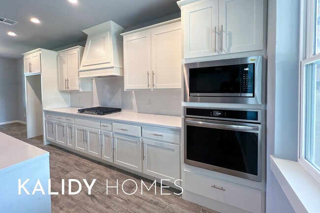 Building Photo - 213 Olde Ml Ct