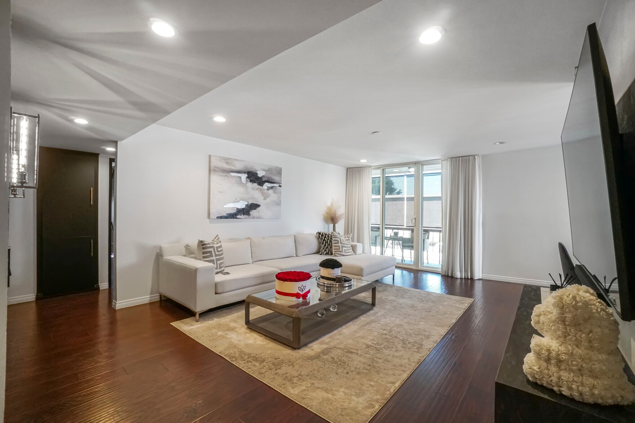 Livingroom - 22041 Costanso St