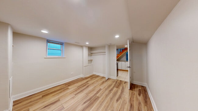 Building Photo - 4635 W Peterson Ave
