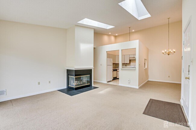 Building Photo - 152 Darwin Ln