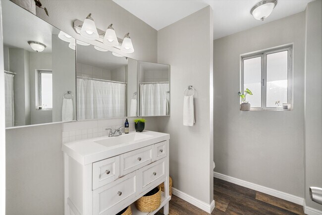 Building Photo - Unique & Fully Renovated Bloomington Home