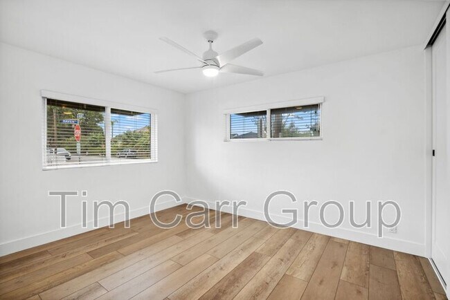 Building Photo - 526 Irvine Ave