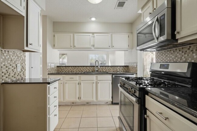 Building Photo - 4522 Alamo Ave
