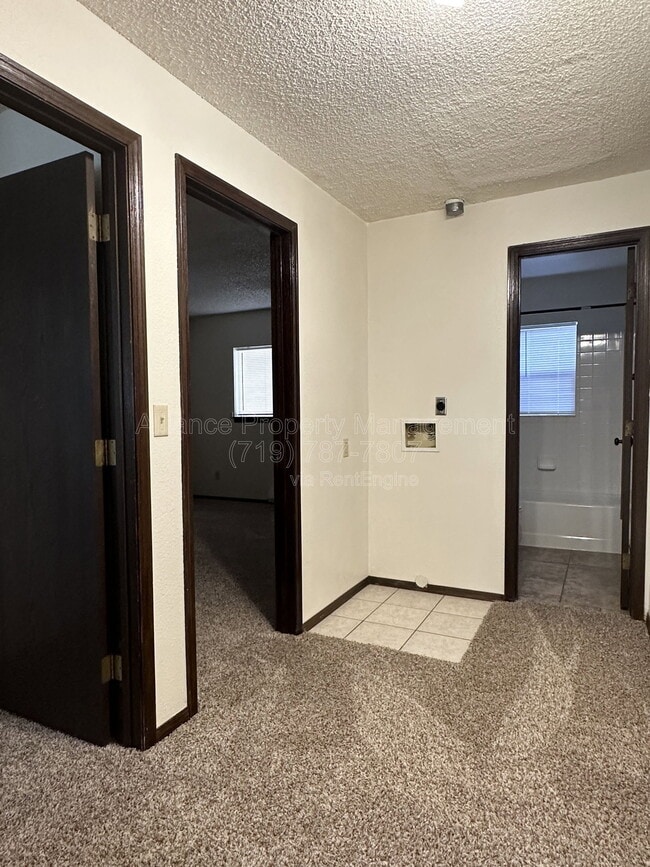 Building Photo - 328 Mt View Ln