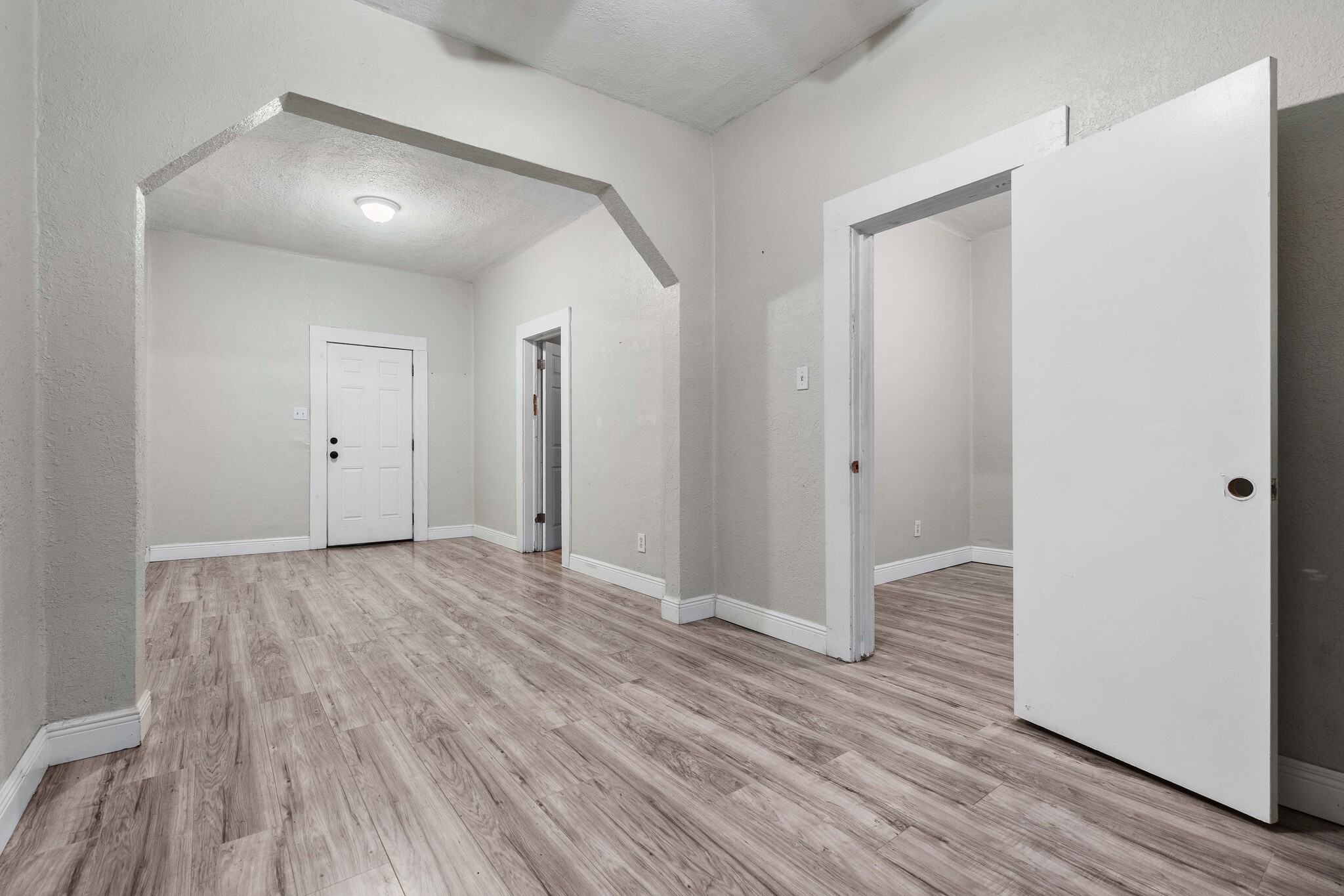 Building Photo - 2205 E 5th Ave