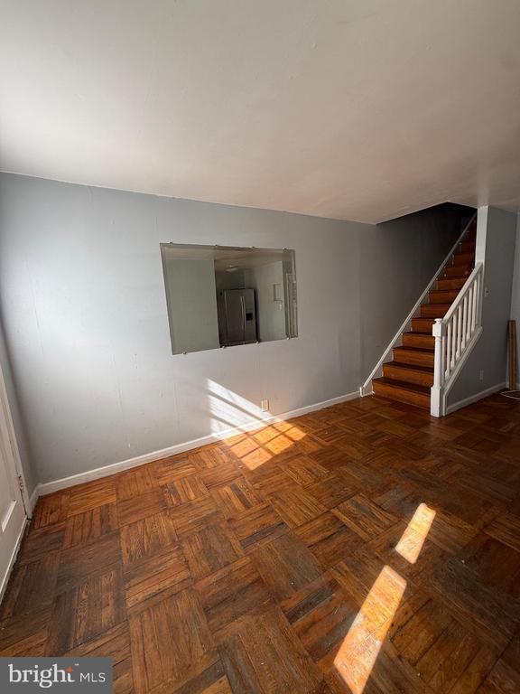 Building Photo - 557 Wiltshire Rd