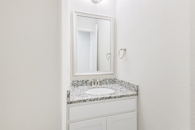 Building Photo - 210 Liatris Ct