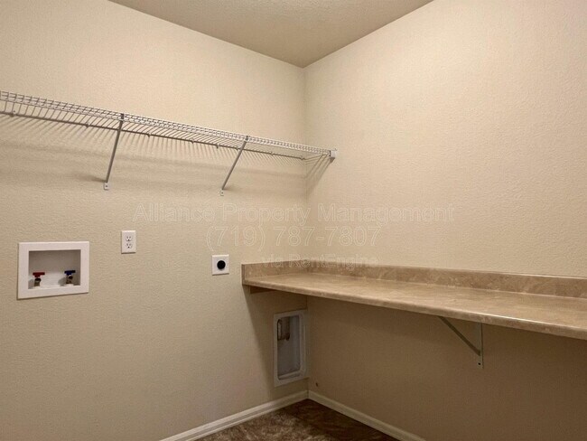 Building Photo - 6280 San Mateo Dr