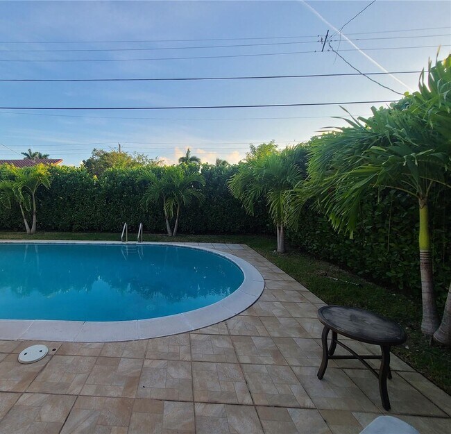 Building Photo - 1320 Arthur St