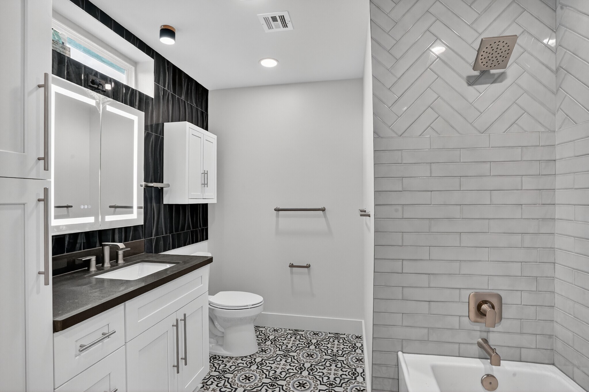 Building Photo - 2825 Cherry St