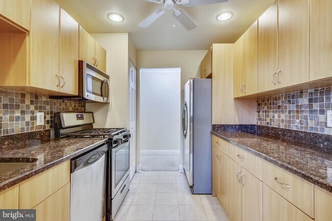 Building Photo - 1952 Kennedy Dr