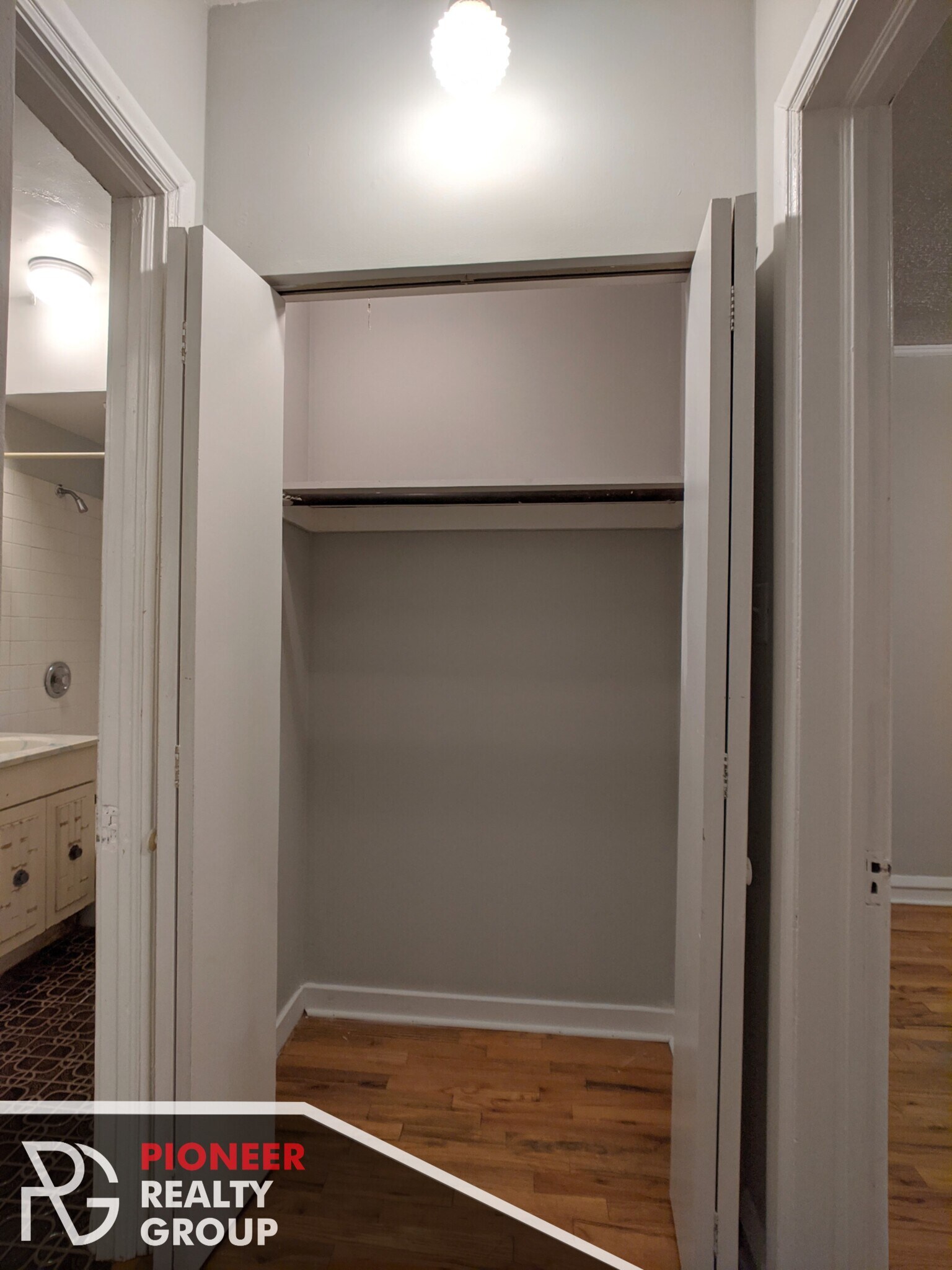 Building Photo - 837 W Wolfram St