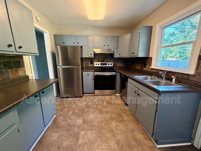 Building Photo - 7707 Canyon Dr