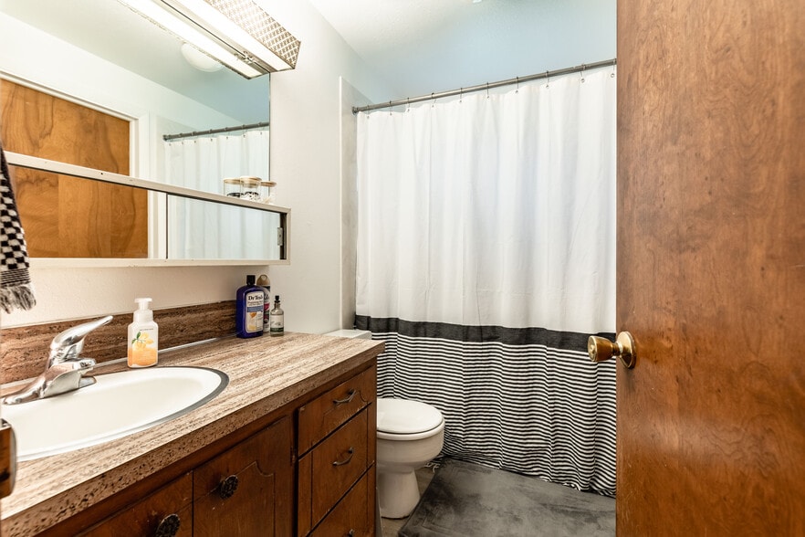 Bathroom - 815 Orchard Dr