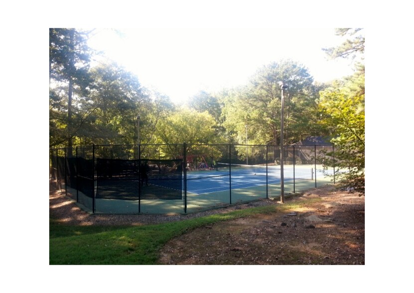 Building Photo - 9400 Roberts Dr