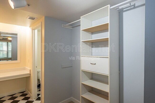 Building Photo - 103 Ashling SE