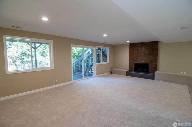 Building Photo - 4Bd/3.5Ba Bellevue Home