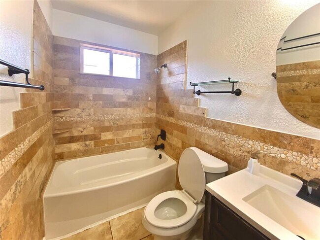 Building Photo - 2601 Greenlee Dr