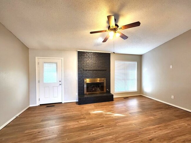 Building Photo - 3 Bed 2 Bath Home-Choctaw Trails Sec I Add...