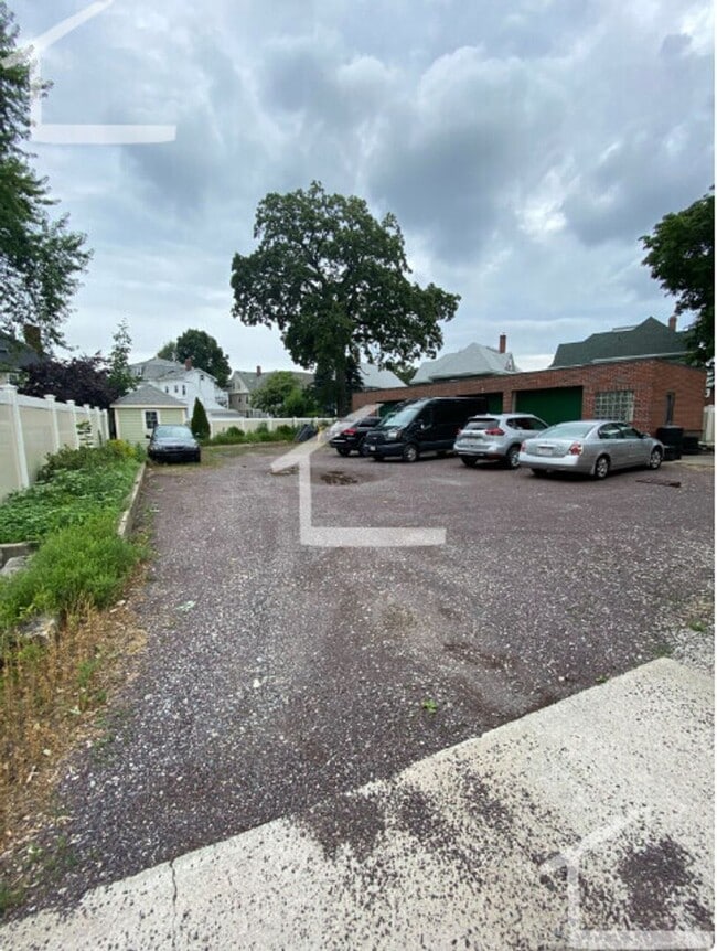 Building Photo - 3 Bedroom * Lower Allston @ HBS