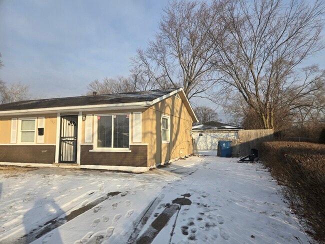 Building Photo - 537 Andover St