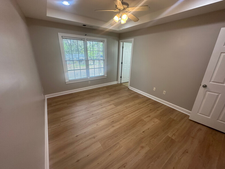 Building Photo - Room in House on Godfrey Dr NW
