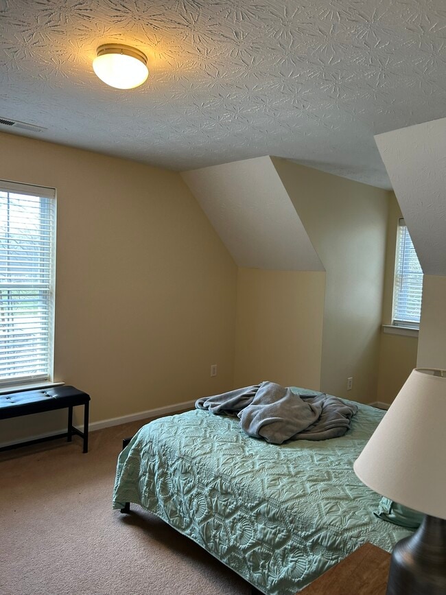 Building Photo - 2615 Rolling River Dr