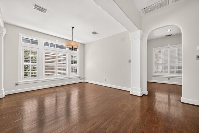 Building Photo - 6308 Schuler St