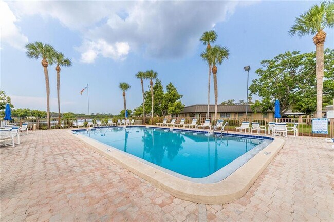 Building Photo - 4112 Hampton Dr