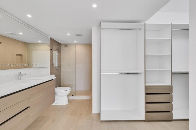 Building Photo - 20100 W Country Club Dr