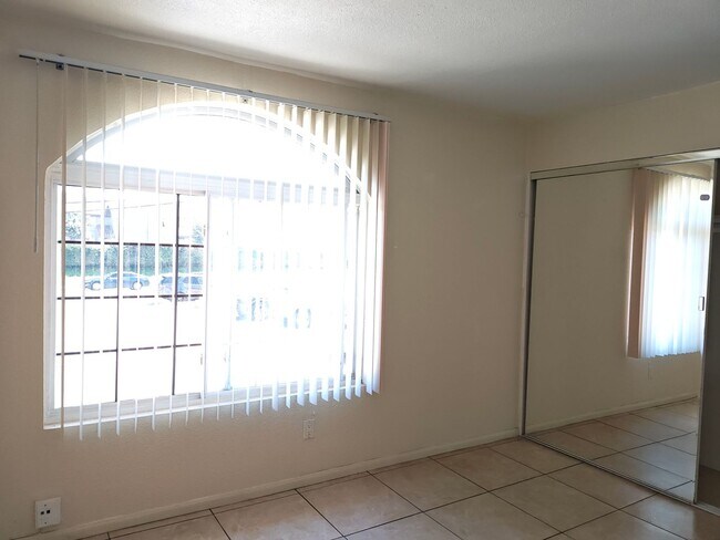 Building Photo - 2 bedrooms 1 bath apartment in El Cajon