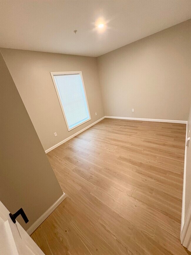 Building Photo - 15 Mountain Rd