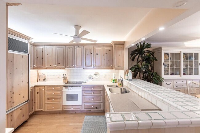 Building Photo - 1055 W Peppertree Dr