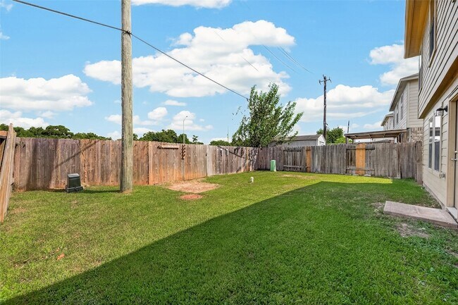 Building Photo - 14837 Peachmeadow Ln