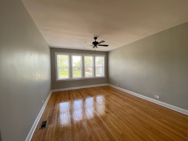 Building Photo - 9001 S Loomis St