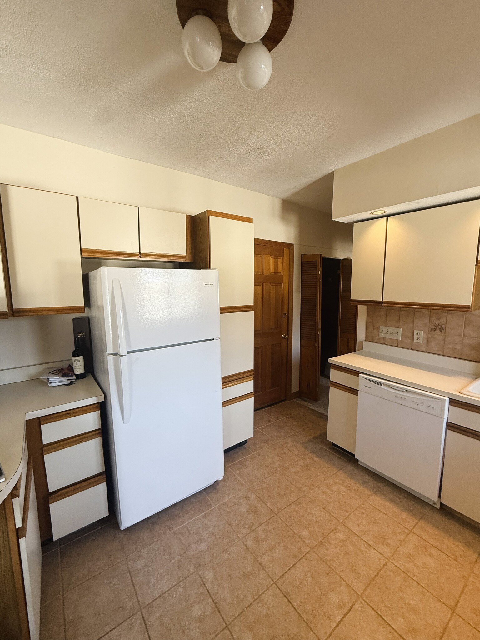 Building Photo - 5 Brewer St